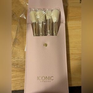 NEW Iconic London 4pc. makeup brush set